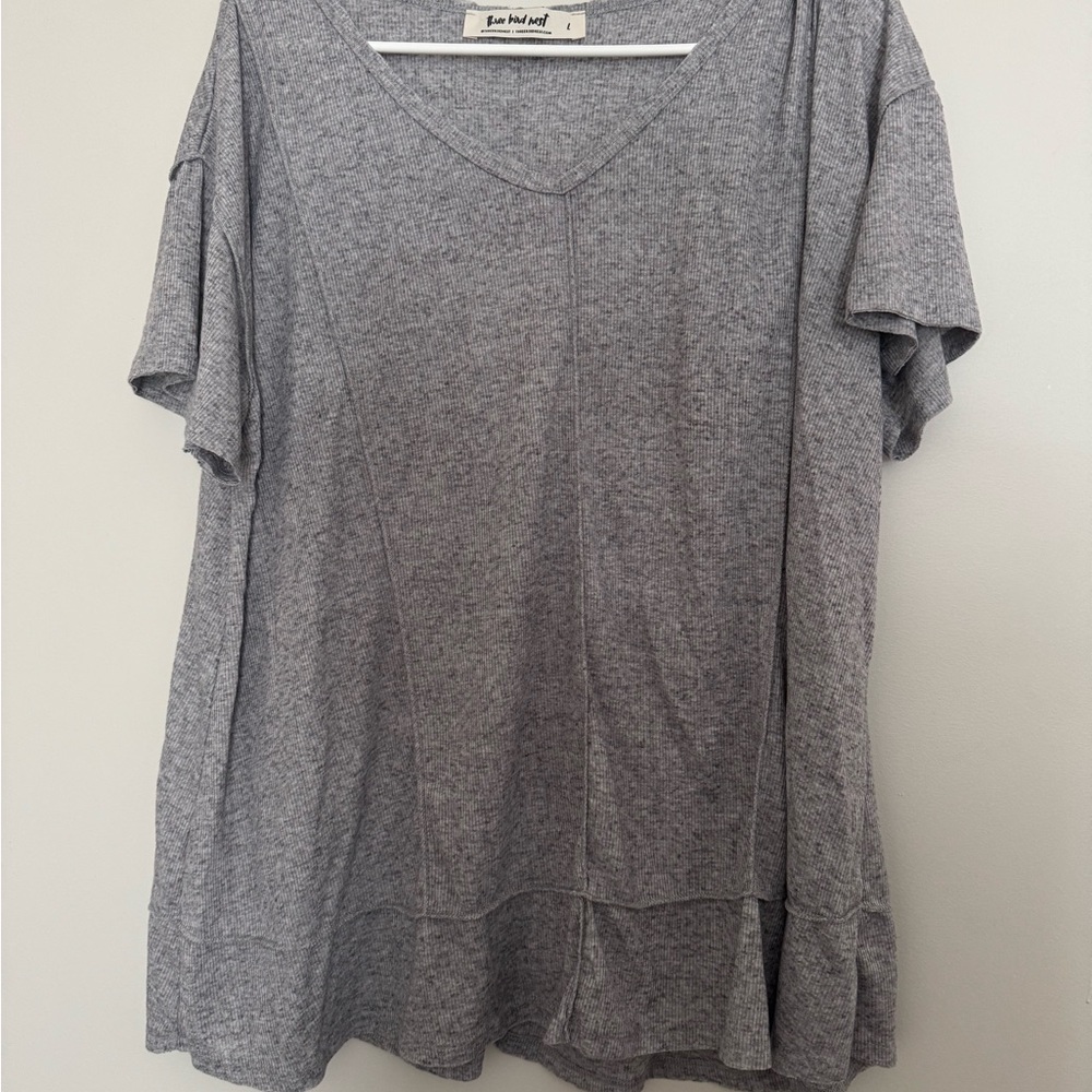 Three Bird Nest Heather Gray Short Sleeve Top